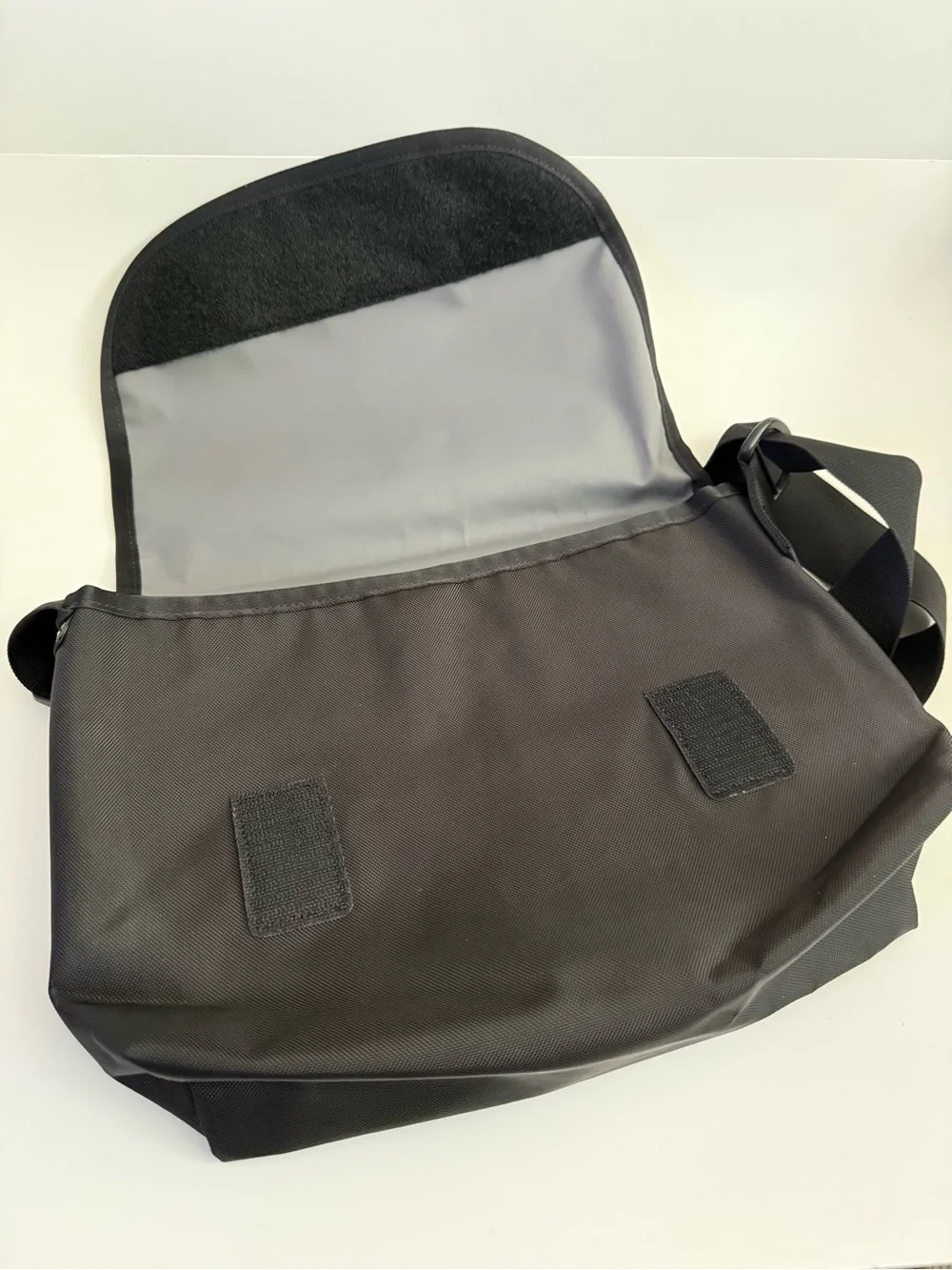 TIMBUK2 Messenger Bag Black & White Herringbone & Black NWOT- RARE
